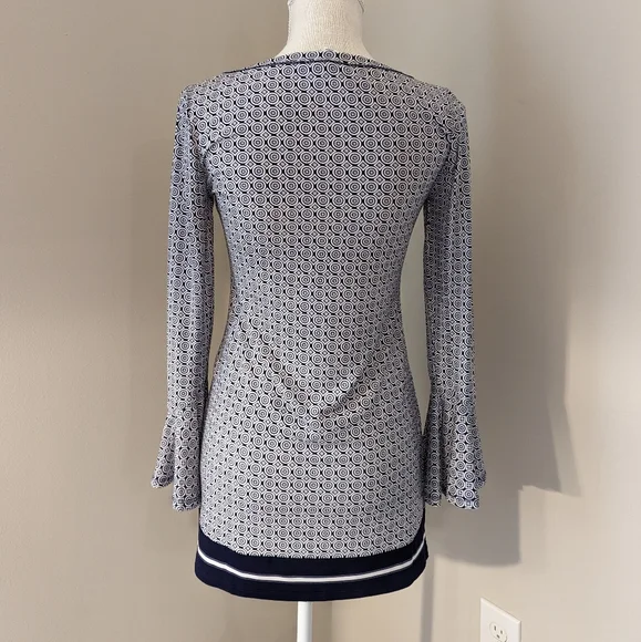 White House Black Market Top - Picture 3 of 4